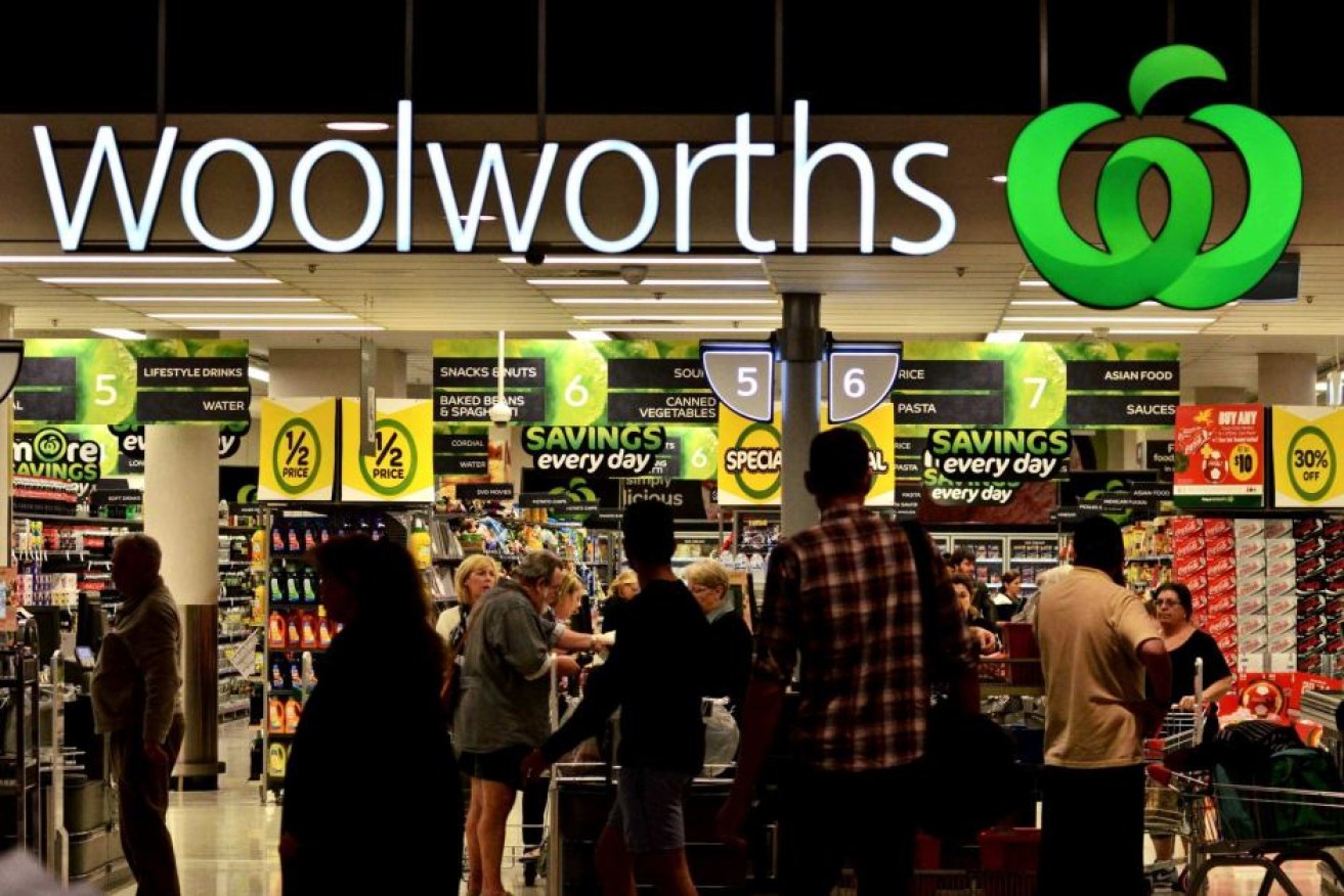 The glitch has sparked fears Woolworths is keeping customers' bank details on file.