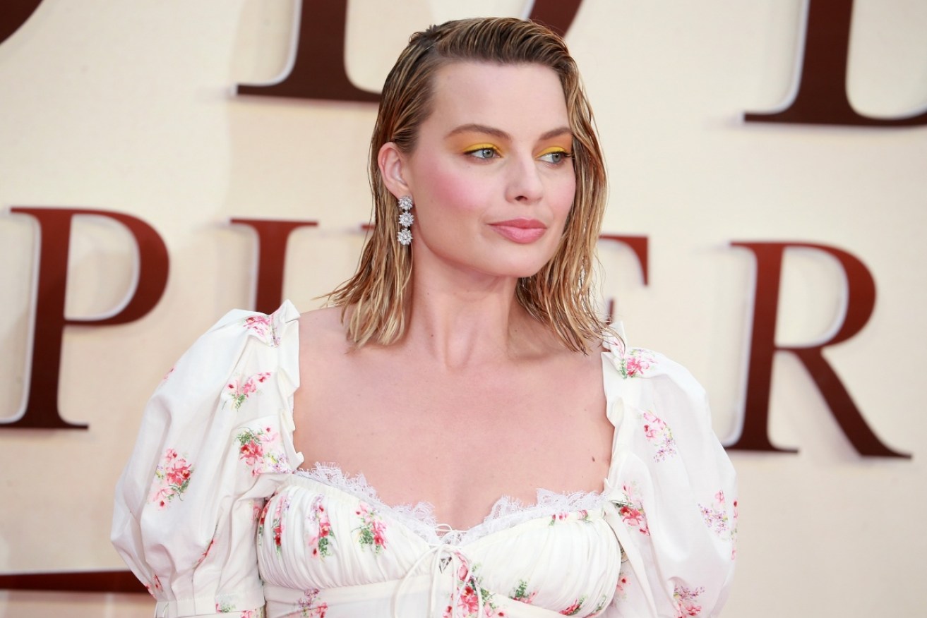 The usually stylish Margot Robbie chose a strange look for her latest red carpet appearance.