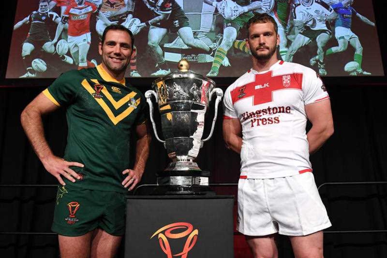 Australia's Cameron Smith (left) and England's Sean O'Loughlin pose with the World Cup trophy in 2017.