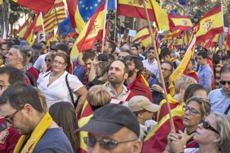 Catalonia crisis: Hundreds of thousands march in Barcelona for Spanish unity