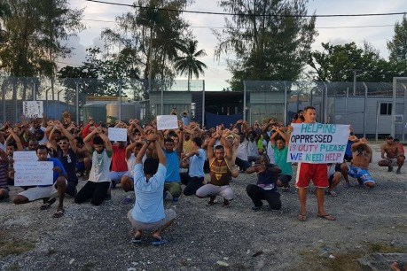 Manus Island: Top Australian doctors offer free medical treatment for refugees and asylum seekers