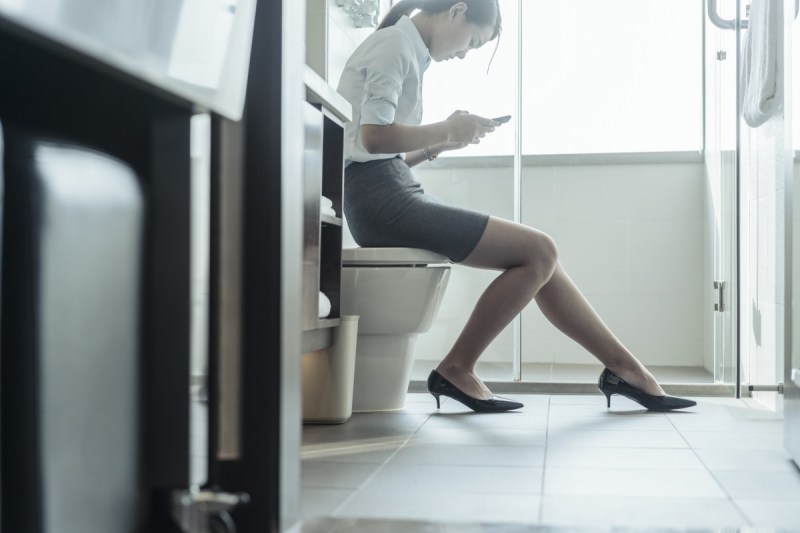 phone on toilet