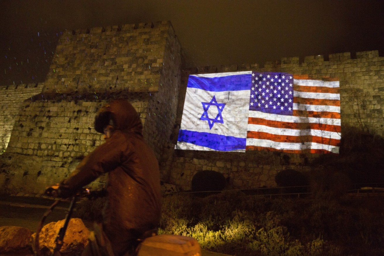 The US threatens peace in the Middle East by recognising Jerusalem as the israeli capital.