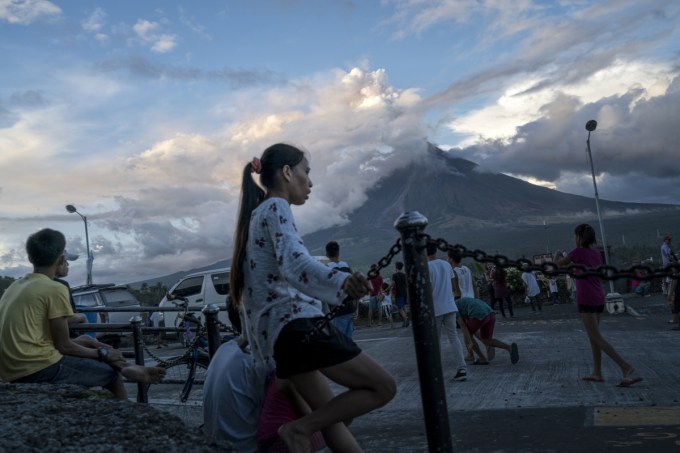 Mt Mayon eruption