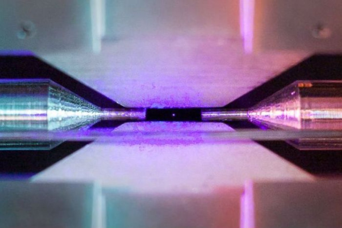 The atom held between two small needle tips about two millimetres apart. 
