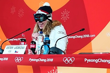 Snowboarder stuns world with skiing gold