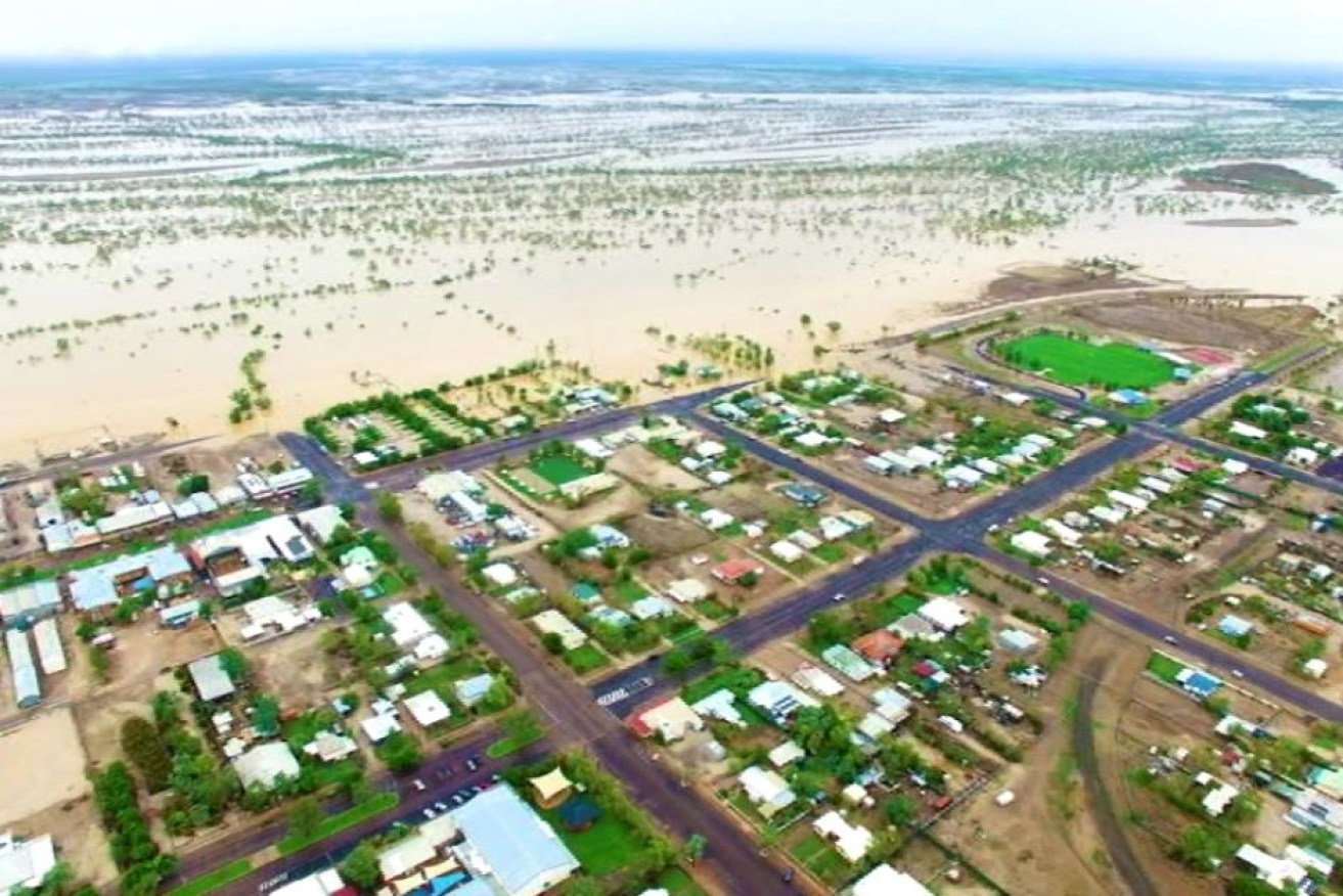 The north Queensland floods have highlighted issues around unofficial weather forecasters.

