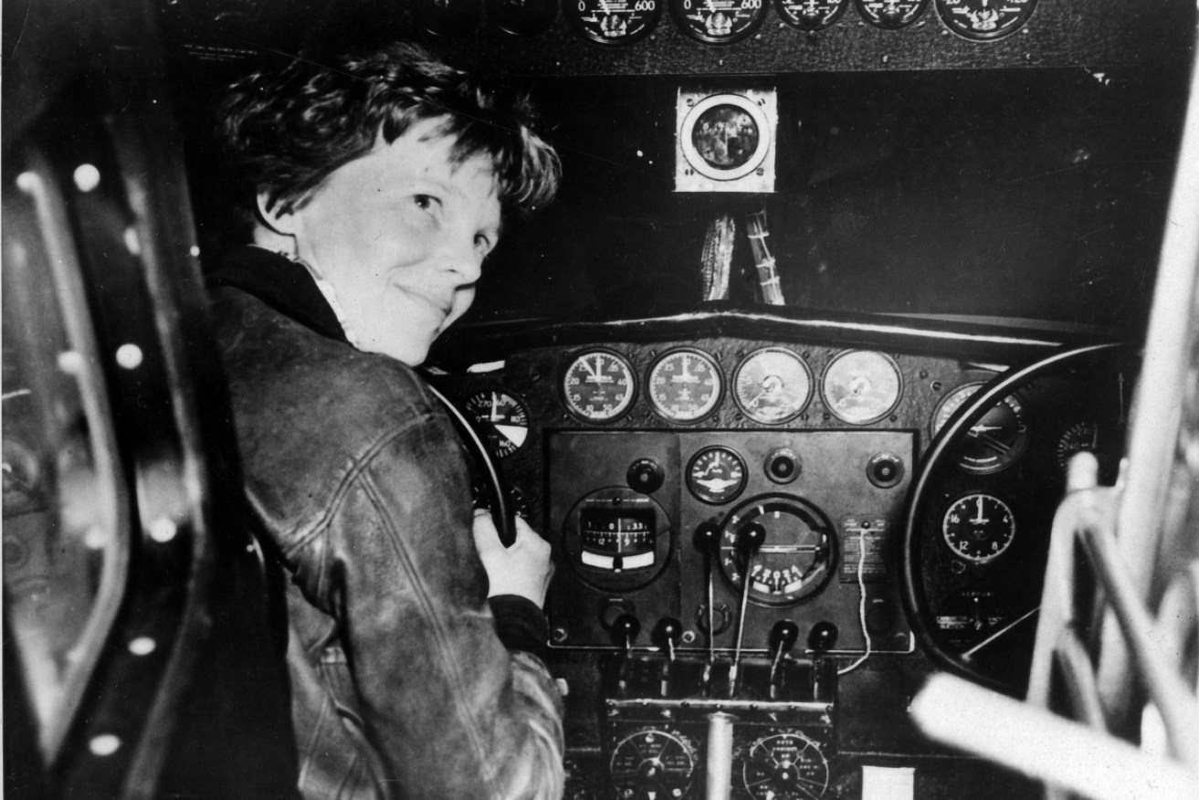 Anthropologist Richard Jantz studied a photo of Earhart holding an oil can to measure the lengths of two arm bones.
