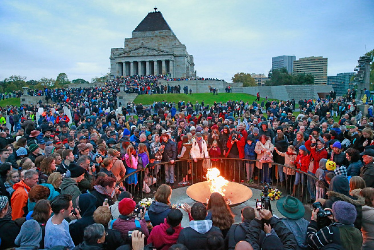 Crowds gather around the eternal flame on Anzac Day in 2017. 