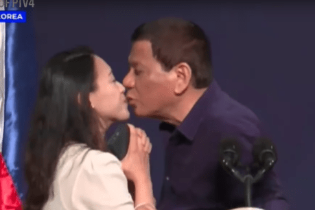 Duterte draws flak for &#8216;cringeworthy&#8217; kiss