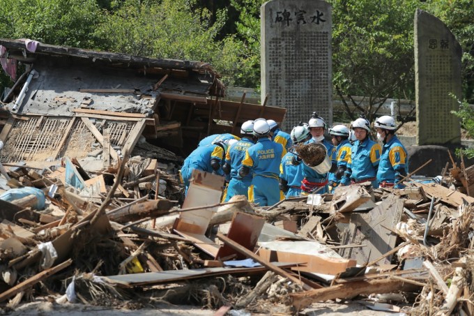 japan-flood-rescue