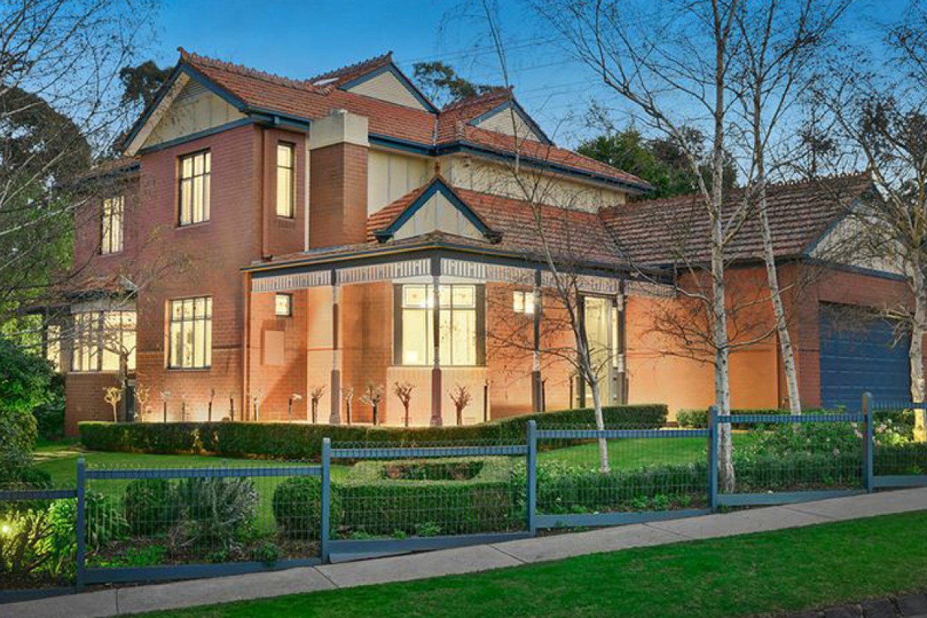 Melbourne's top sale went for $300,000 below its original price guidance.