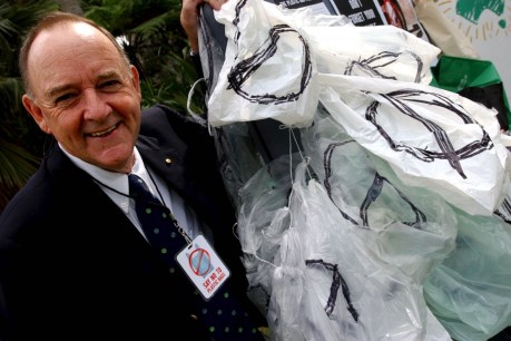State service for Clean Up Australia founder