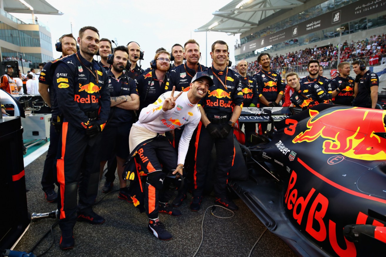 Daniel Ricciardo farewels his Red Bull crew. 