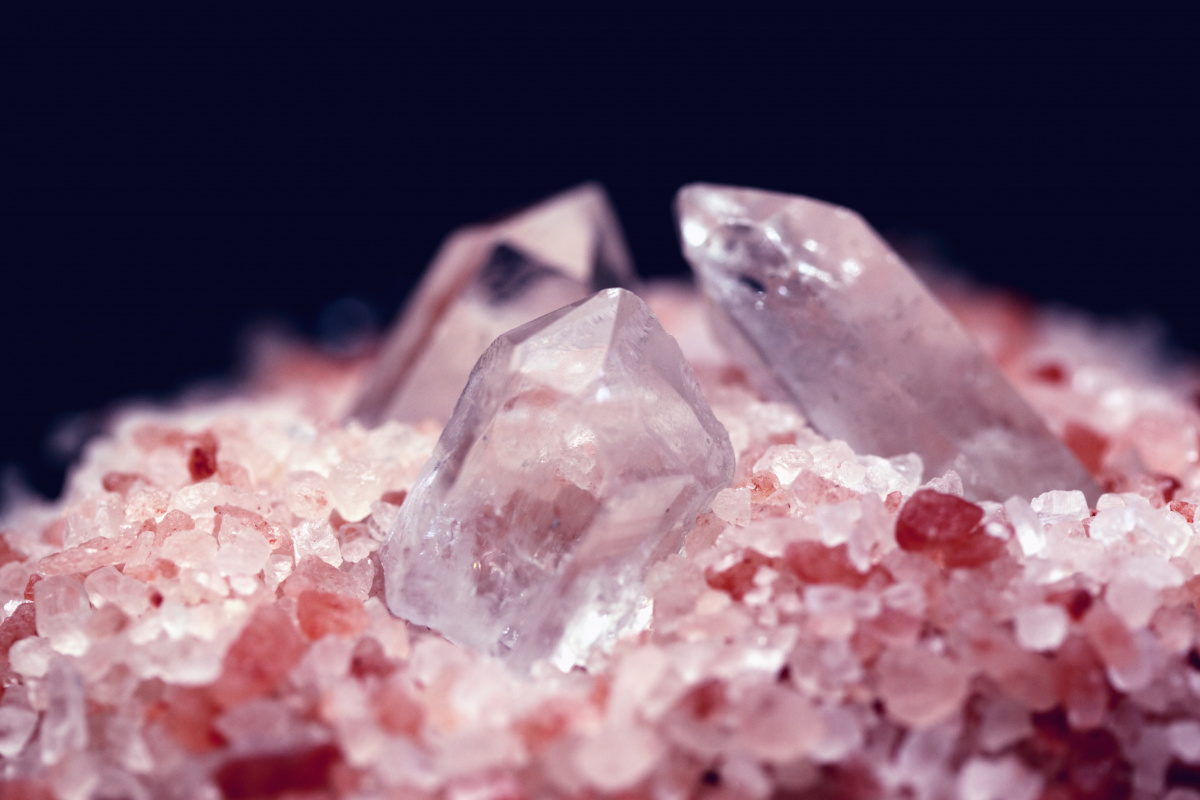 is-pink-himalyan-salt-better-for-us-than-regular-table-salt