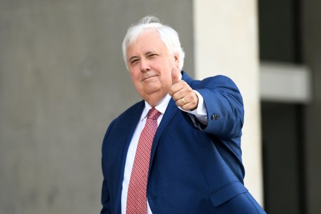 Clive Palmer moves his business to NZ, threatens to sue Australian taxpayers