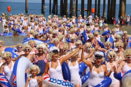 Marilyn Monroe fans set world record before hitting the beach in Adelaide