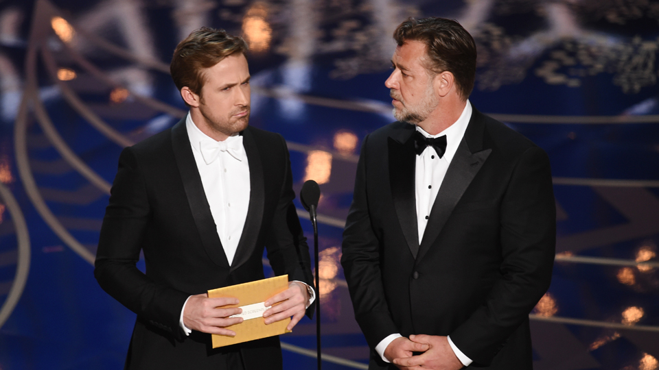 Stars slam Oscars decision to give out awards in ad breaks(01)