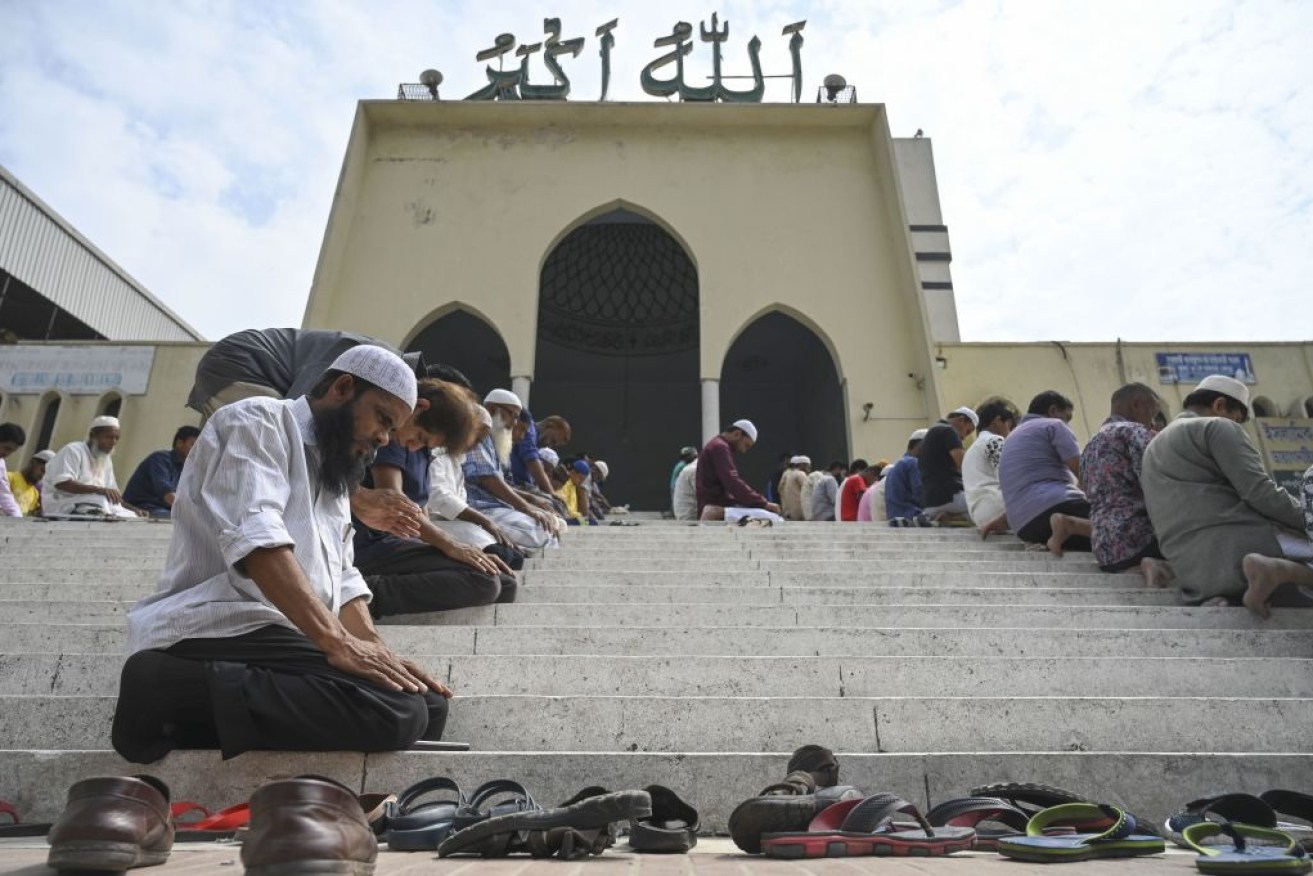 Bangladeshi Muslims offer Friday prayers after protesting against the NZ attacks.