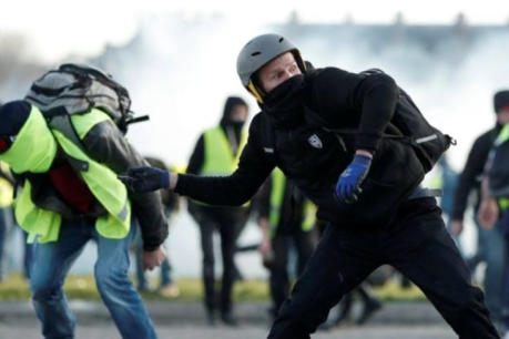Injuries, flames and mayhem as France&#8217;s yellow vest protests turn violent