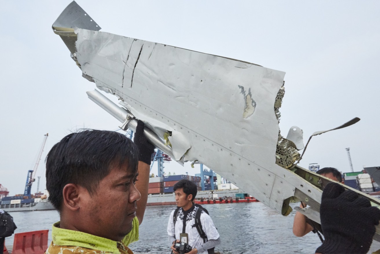 A piece of wreckage from the doomed Lion Air flight is recovered from the sea. <i> Photo: Getty</i>