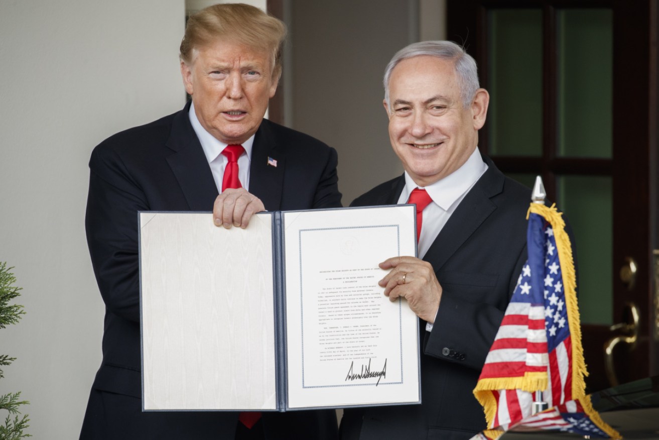 Donald Trump and Benjamin Netanyahu (right) with the signed proclamation on the Golan Heights.