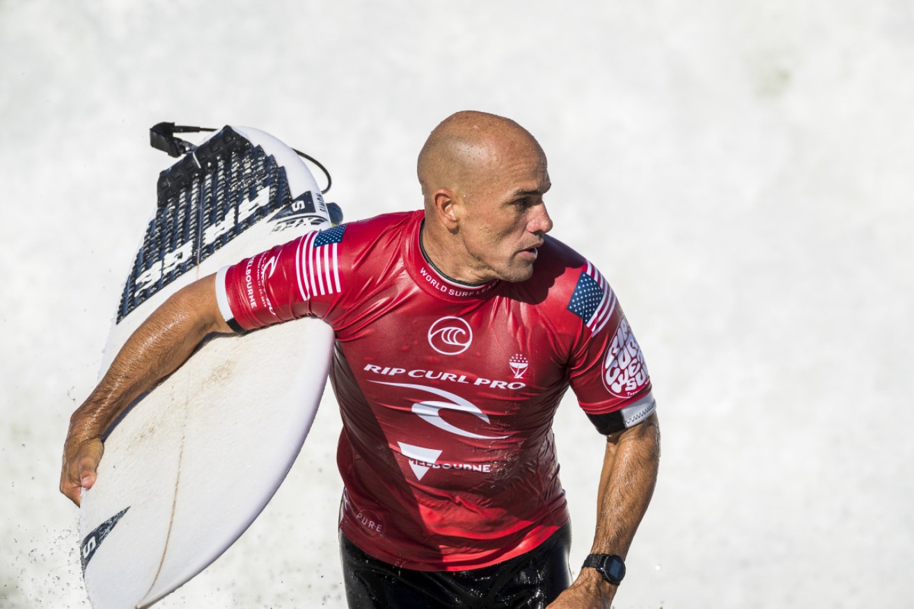 Kelly Slater advances to the quarter-finals of the Rip Curl Pro Bells Beach.