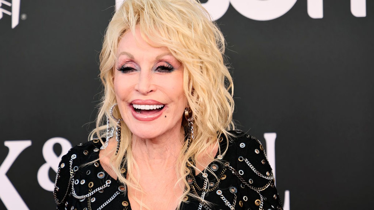 Dolly Parton vows to 'do good things' with 100m from Jeff Bezos