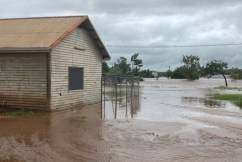 Hundreds airlifted as flooding hits remote NT