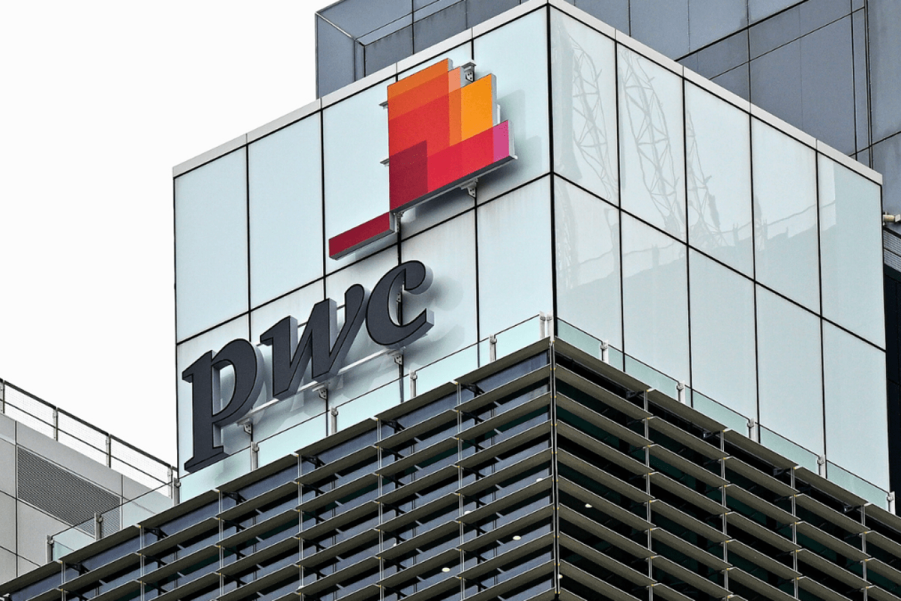 The tax office has accused consulting giant PwC of not disclosing key details of a report into the conduct of its partners in a tax advice scandal.