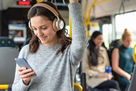 Screen time dominates commuting experience
