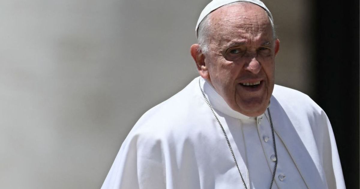 Pope Francis apologises after homophobic slur