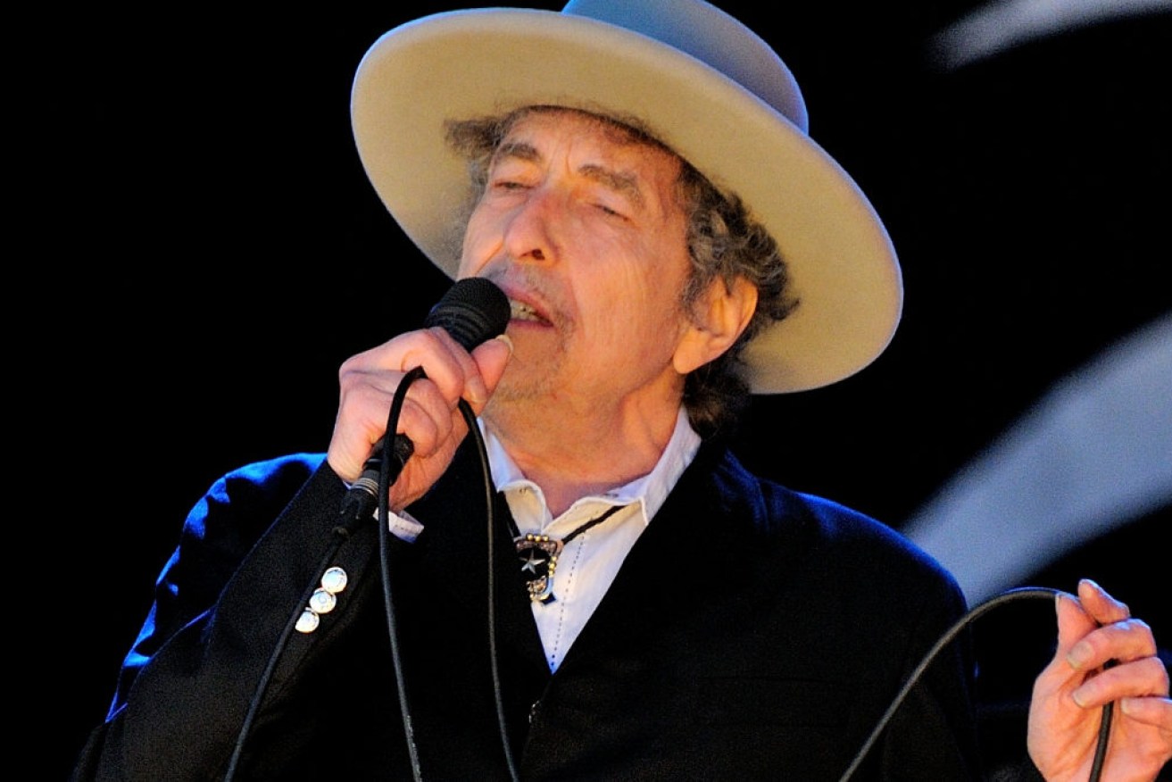 A collection privately held by a long-time confidante of Bob Dylan has been sold at auction in individual lots for $677,000.
