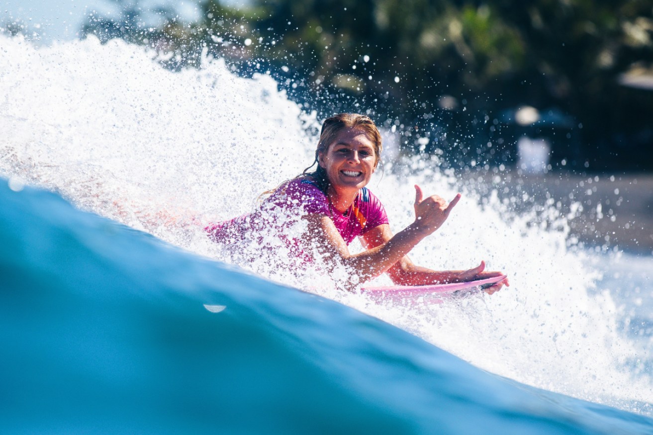 Champion Stephanie Gilmore beats Sally Fitzgibbons to win the WSL event in Bali and take top spot on the tour rankings.
