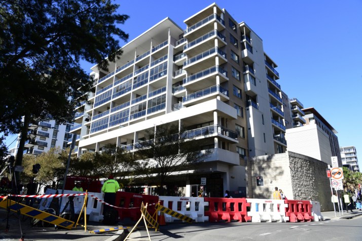 Council faces probe over cracked apartment tower