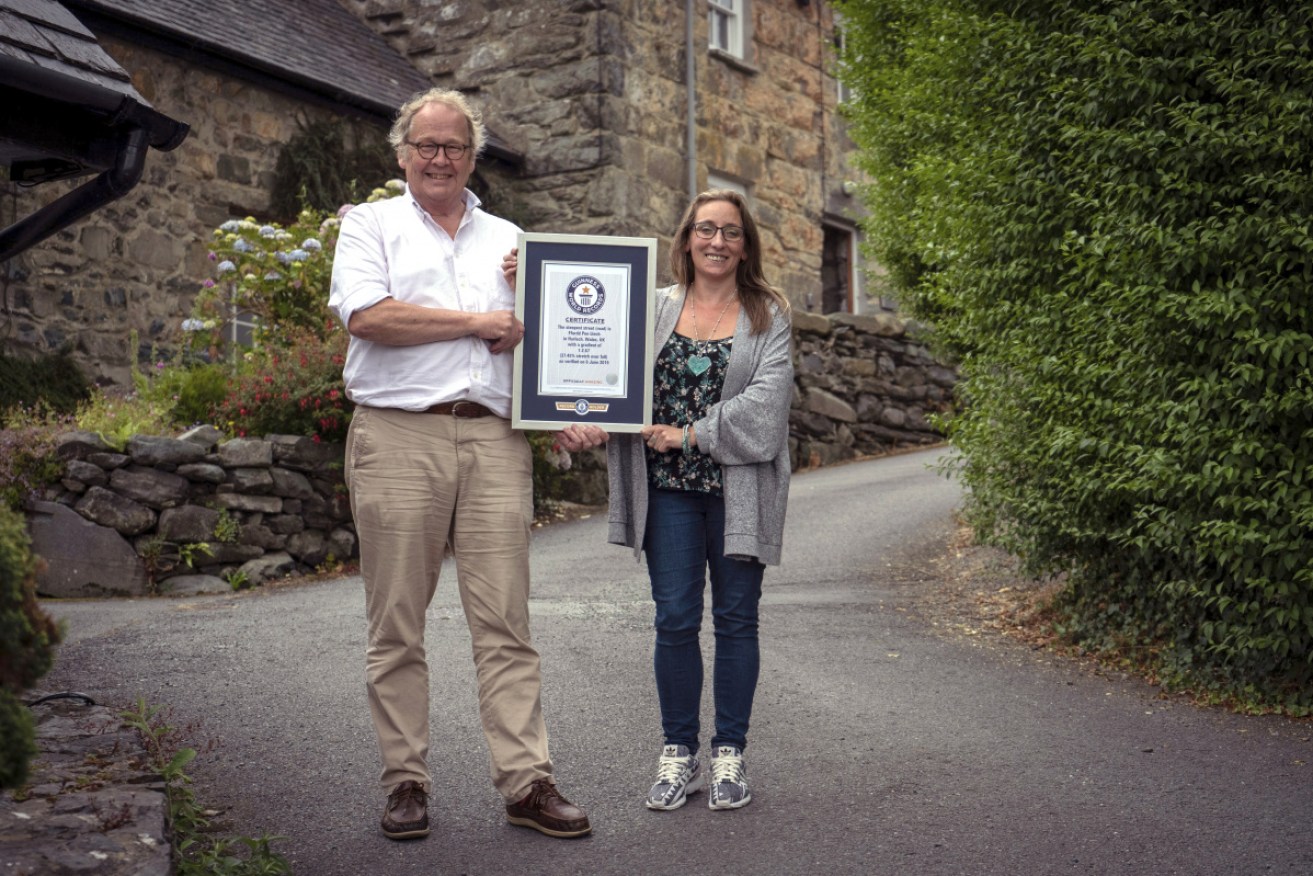 Gwyn Headley and Sarah Badhan on Ffordd Pen Llech with the Guinness World Records certificate.