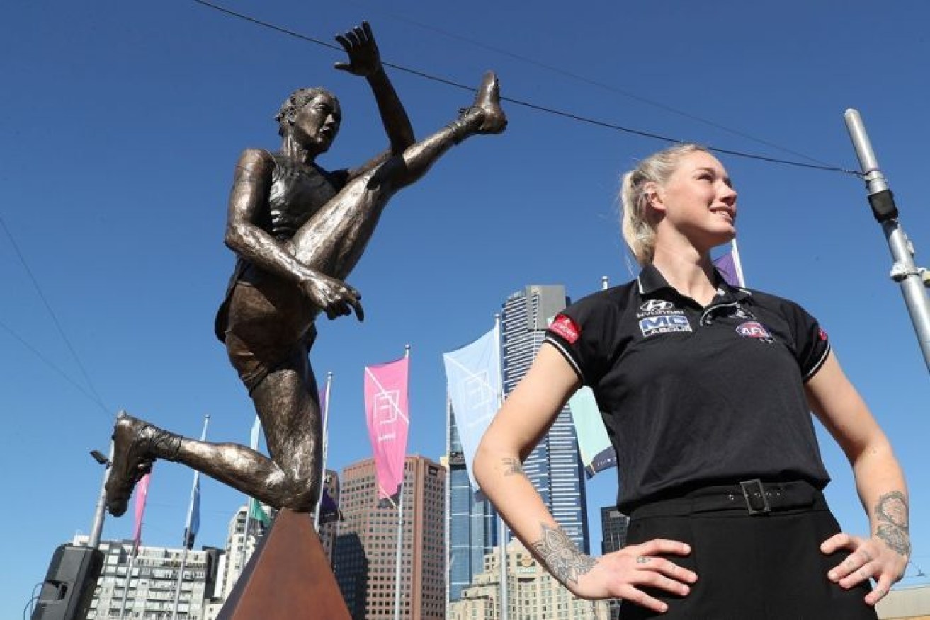 The famous kick of AFLW player Tayla Harris has been immortalised in a bronze statue.