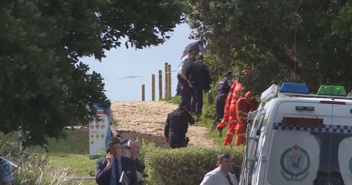 Man with stab wounds dies after being found near beach