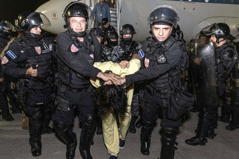 US defies court, deports hundreds of Venezuelans