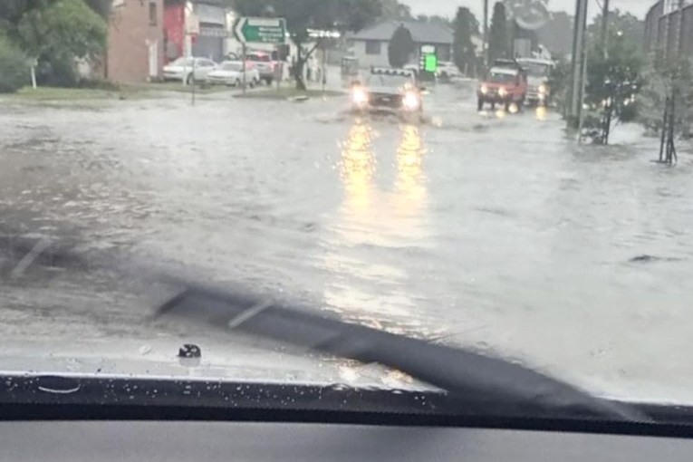 'Days of rain' brings extreme flood risk in NSW