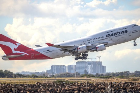 Unions lose appeal to have Qantas pay sick leave to workers stood down due to coronavirus