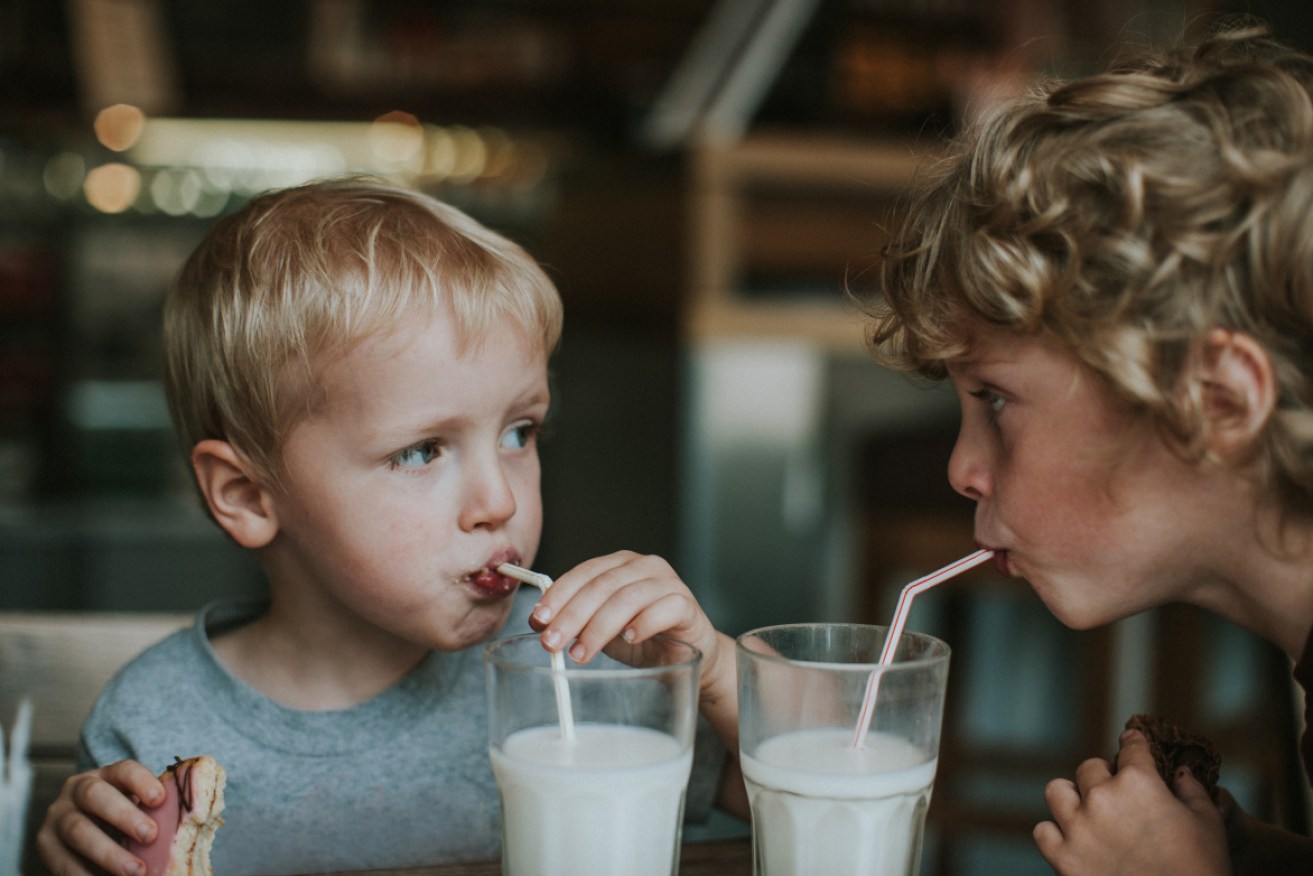 Cow's milk is one of four things kids aged under five should be drinking, according to dietitians. 