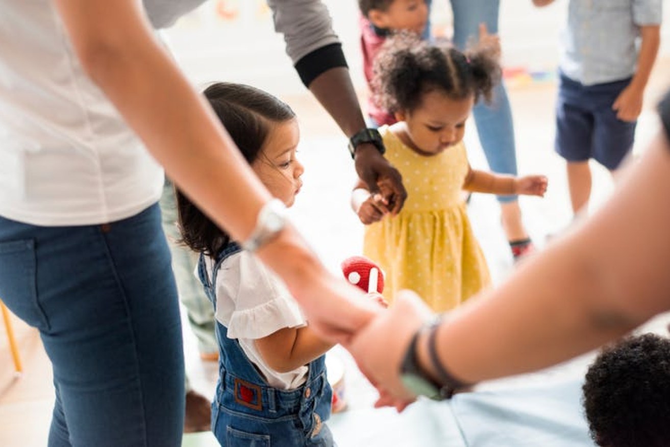 If another parent at playgroup says she’s not vaccinating her child, what’s the best way to respond?