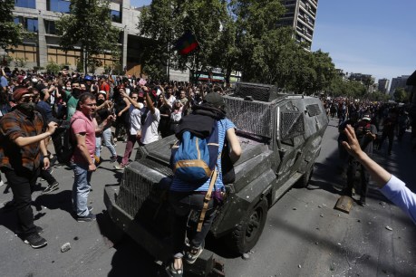 Protest rallies continue in Chile after deadly weekend