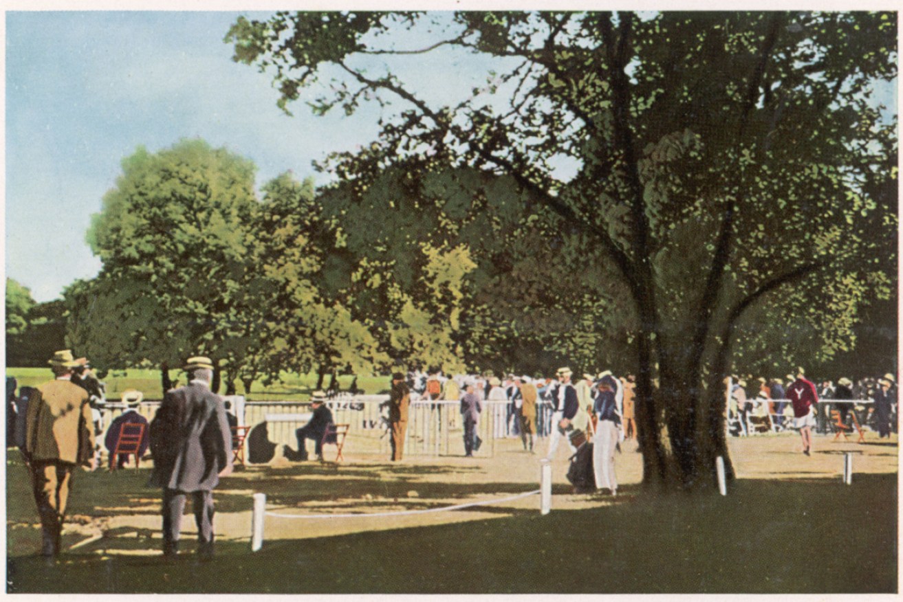The 500-metre race in Paris' Bois de Boulogne in 1900.