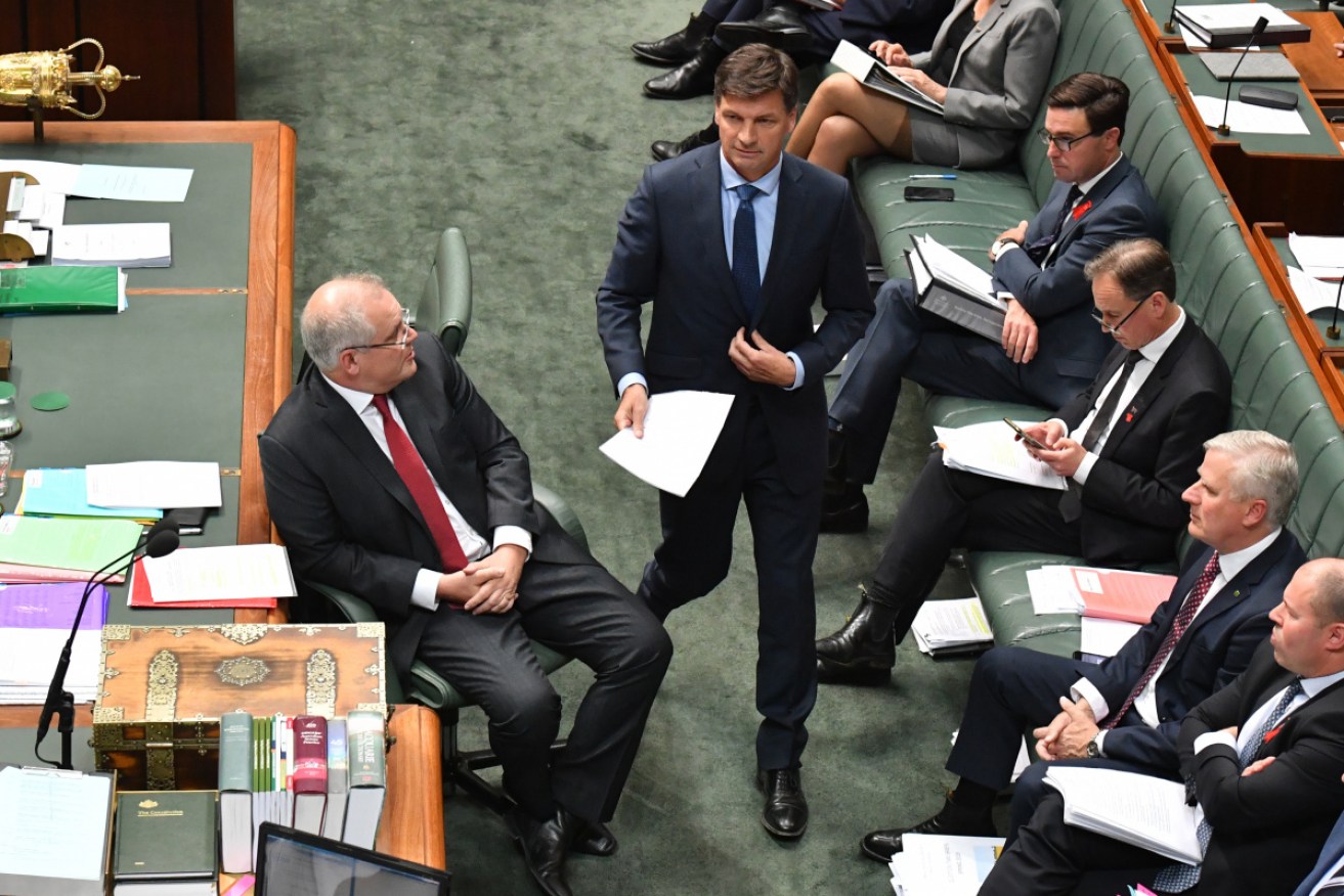 An inquiry into reforming federal parliament's question time has heard calls for mobile phones to be banned.