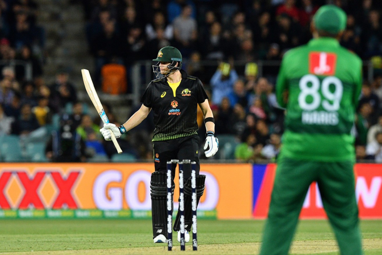 Steve Smith's 80 not out helped Australia to a seven-wicket win over Pakistan.