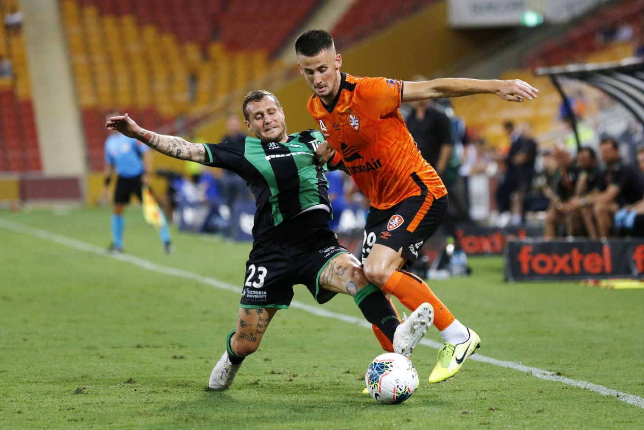 Alessandro Diamanti of United and Jordan Courtney-Perkins of Roar during the Round 10 clash. 