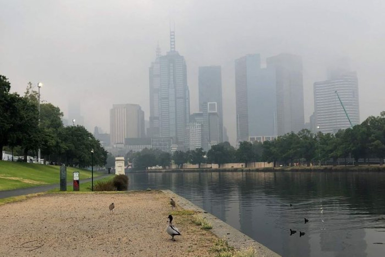 Melbourne's air quality is forecast to be very poor as smoke moves into the city from Tasmania and around Victoria.