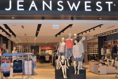 Hundreds of jobs to go as Aussie retailer collapses